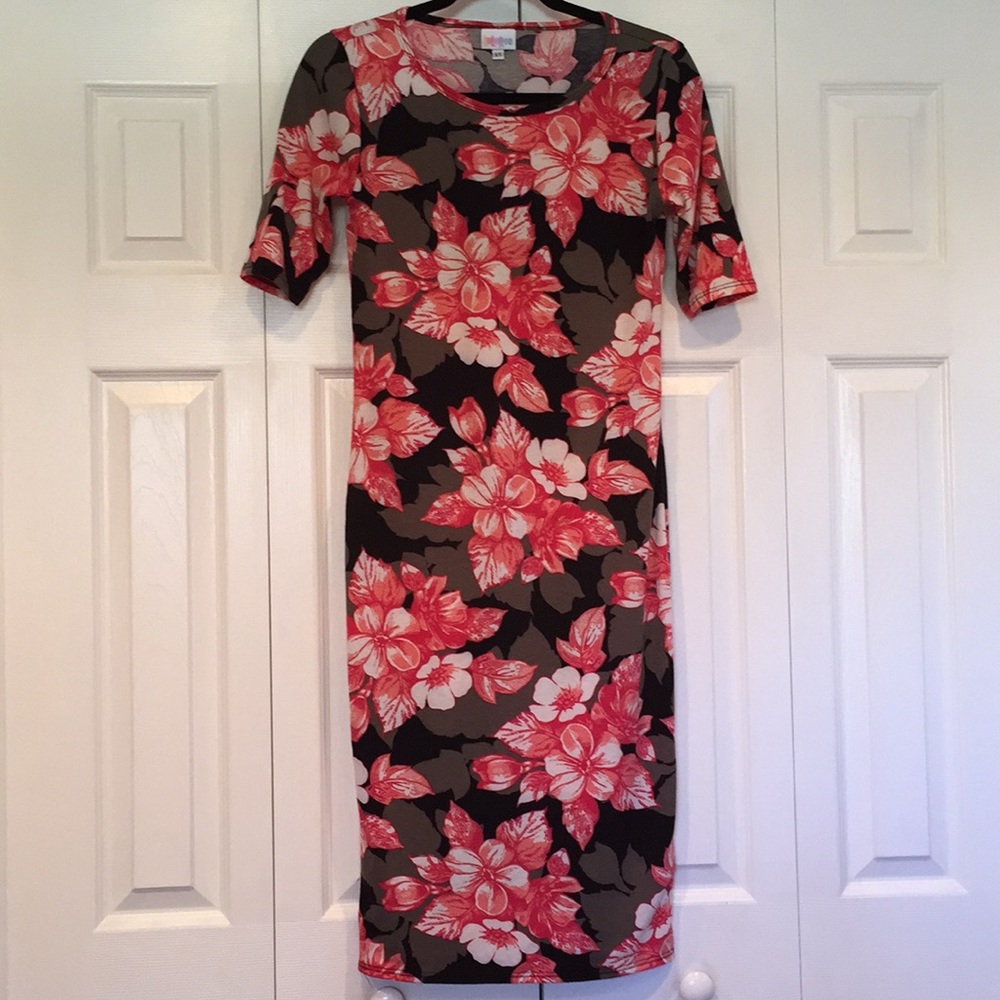 Floral LuLaRoe Julia NWOT